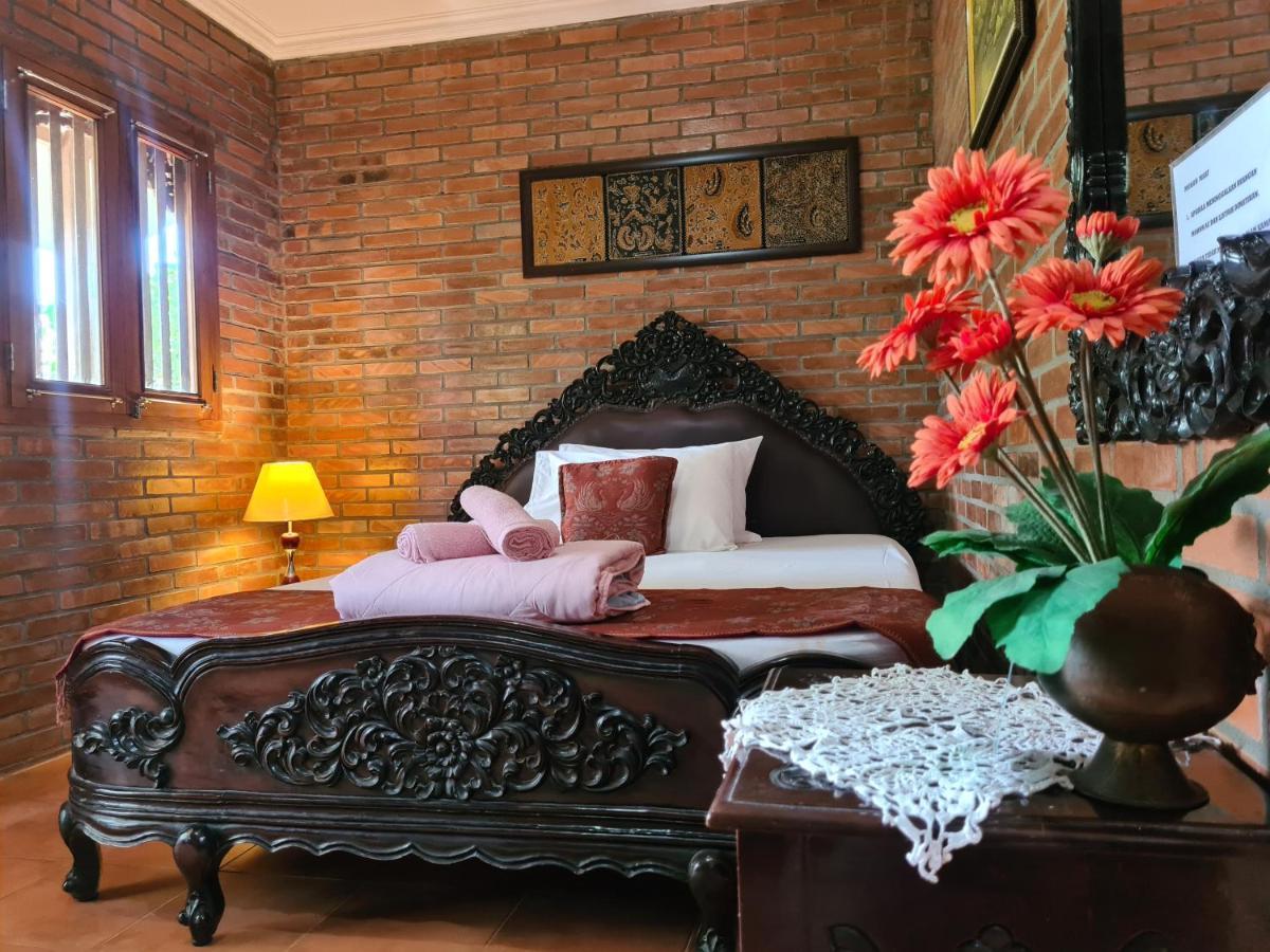 Ndalem Suryo Saptono Guest House Tugu Eksteriør bilde