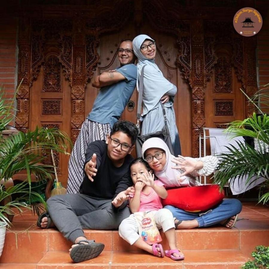 Ndalem Suryo Saptono Guest House Tugu Eksteriør bilde