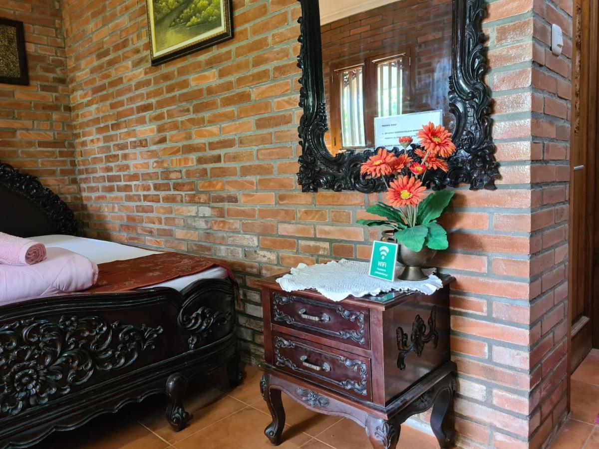 Ndalem Suryo Saptono Guest House Tugu Eksteriør bilde