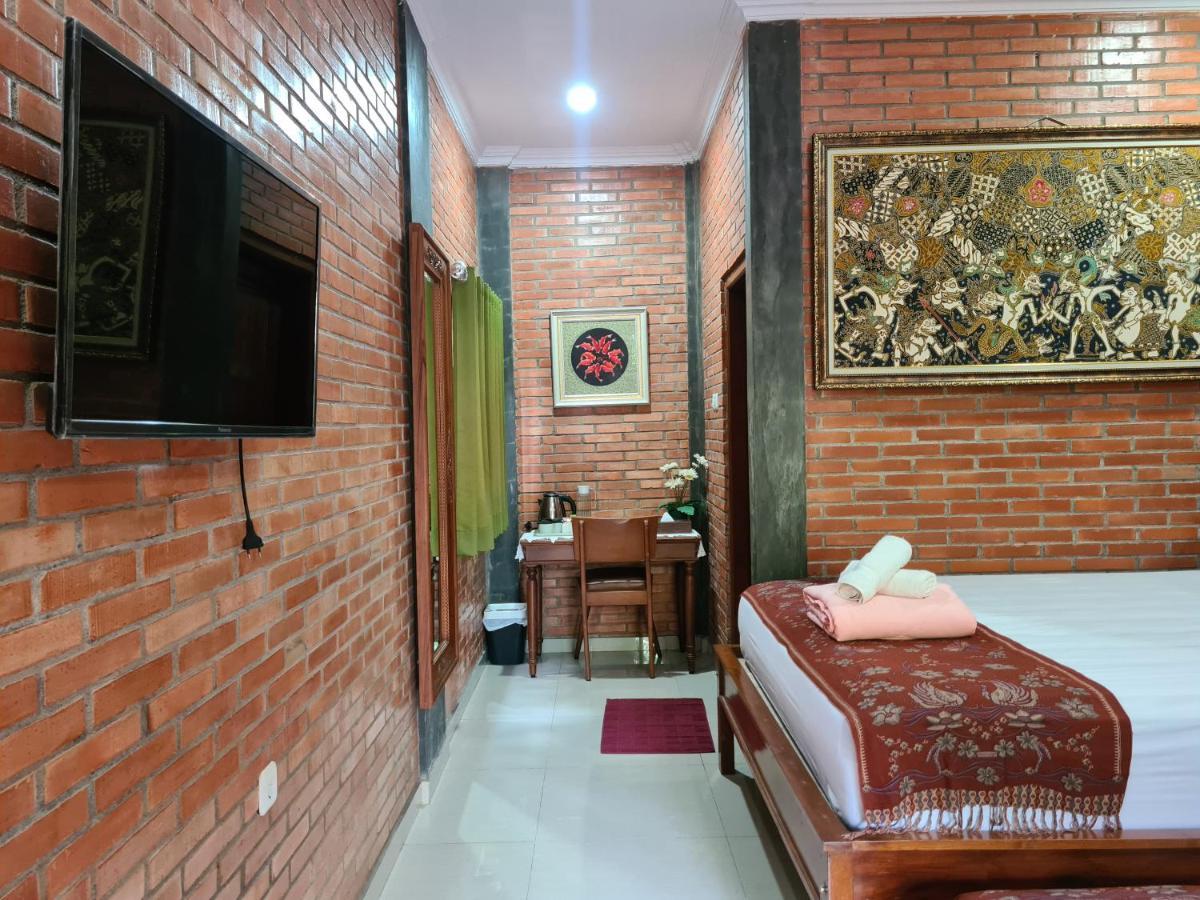 Ndalem Suryo Saptono Guest House Tugu Eksteriør bilde