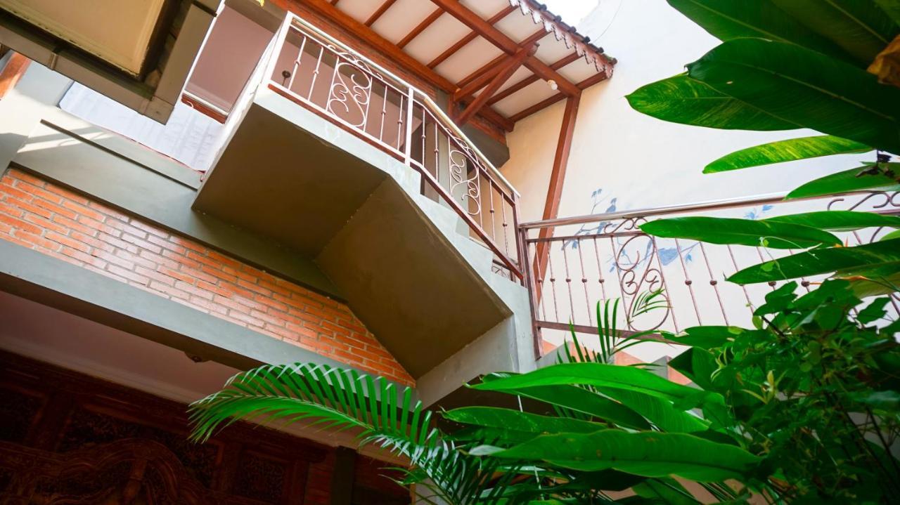 Ndalem Suryo Saptono Guest House Tugu Eksteriør bilde