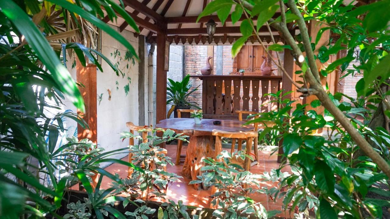 Ndalem Suryo Saptono Guest House Tugu Eksteriør bilde