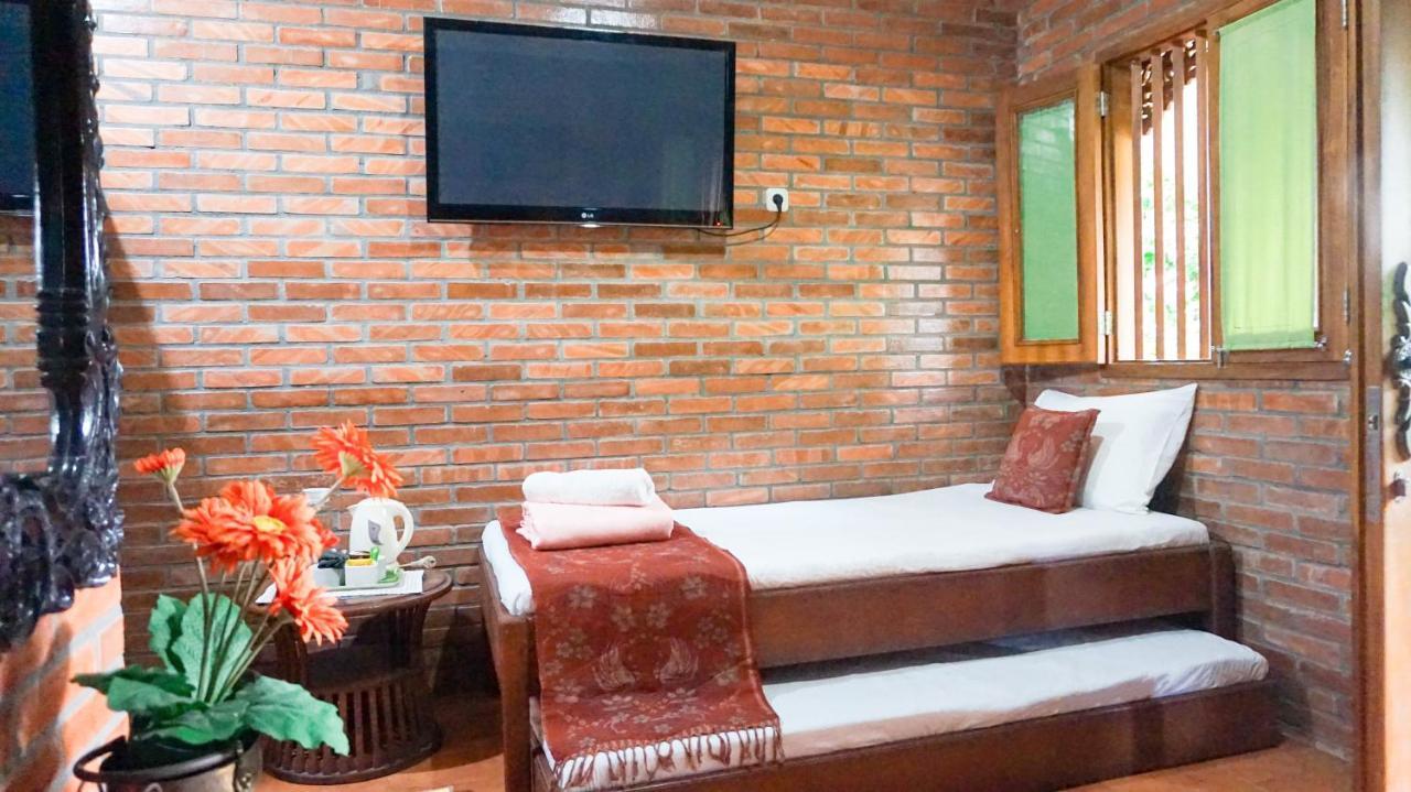 Ndalem Suryo Saptono Guest House Tugu Eksteriør bilde