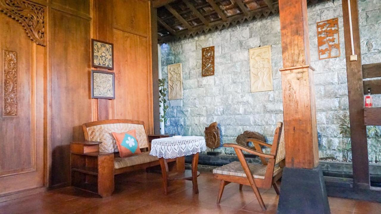 Ndalem Suryo Saptono Guest House Tugu Eksteriør bilde