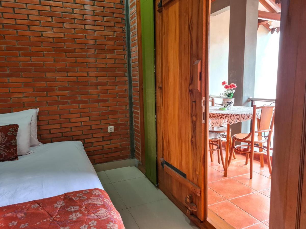 Ndalem Suryo Saptono Guest House Tugu Eksteriør bilde