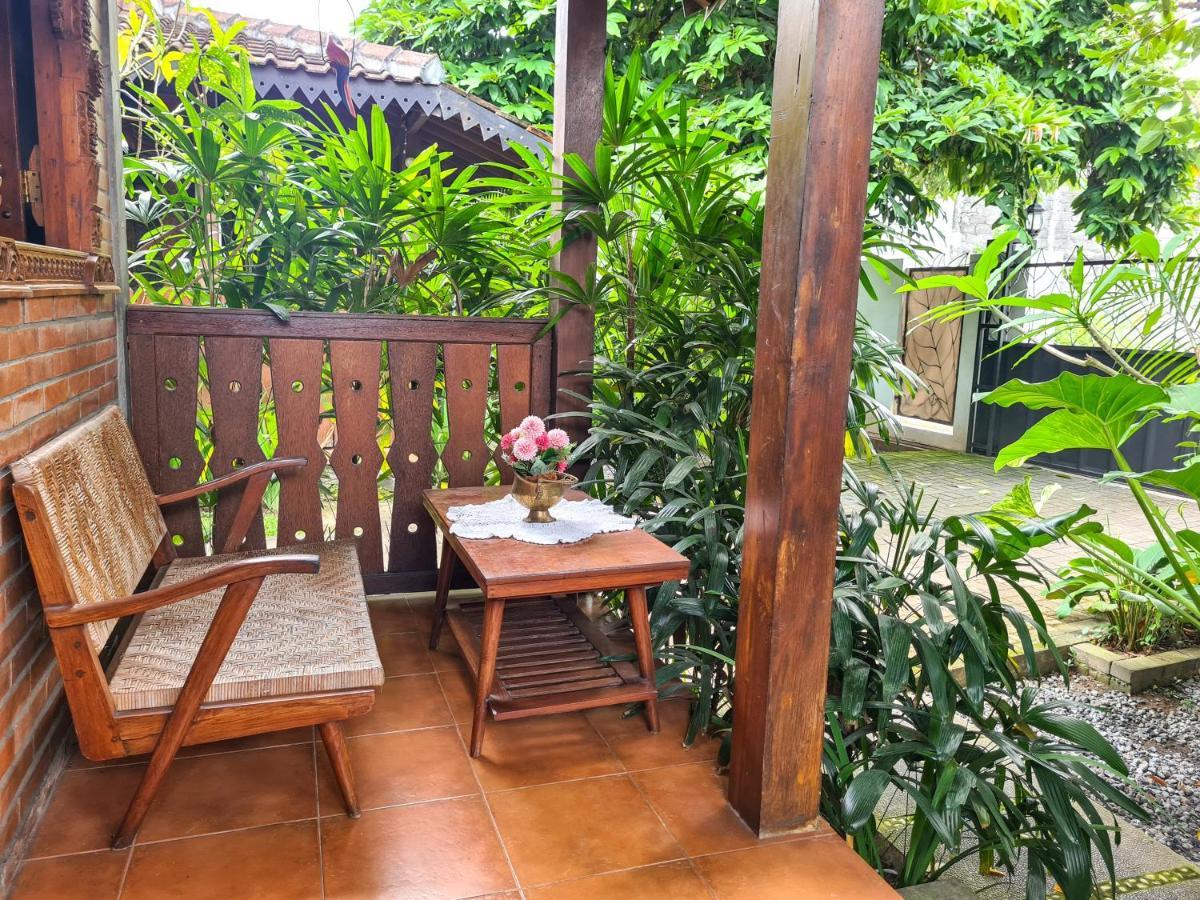 Ndalem Suryo Saptono Guest House Tugu Eksteriør bilde