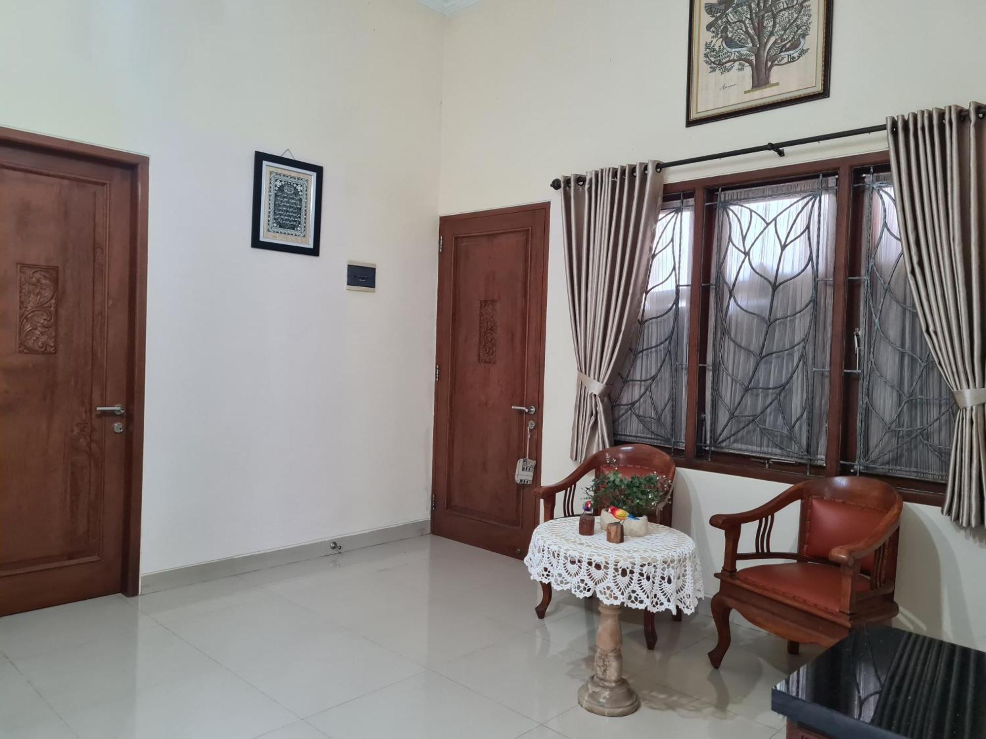 Ndalem Suryo Saptono Guest House Tugu Eksteriør bilde