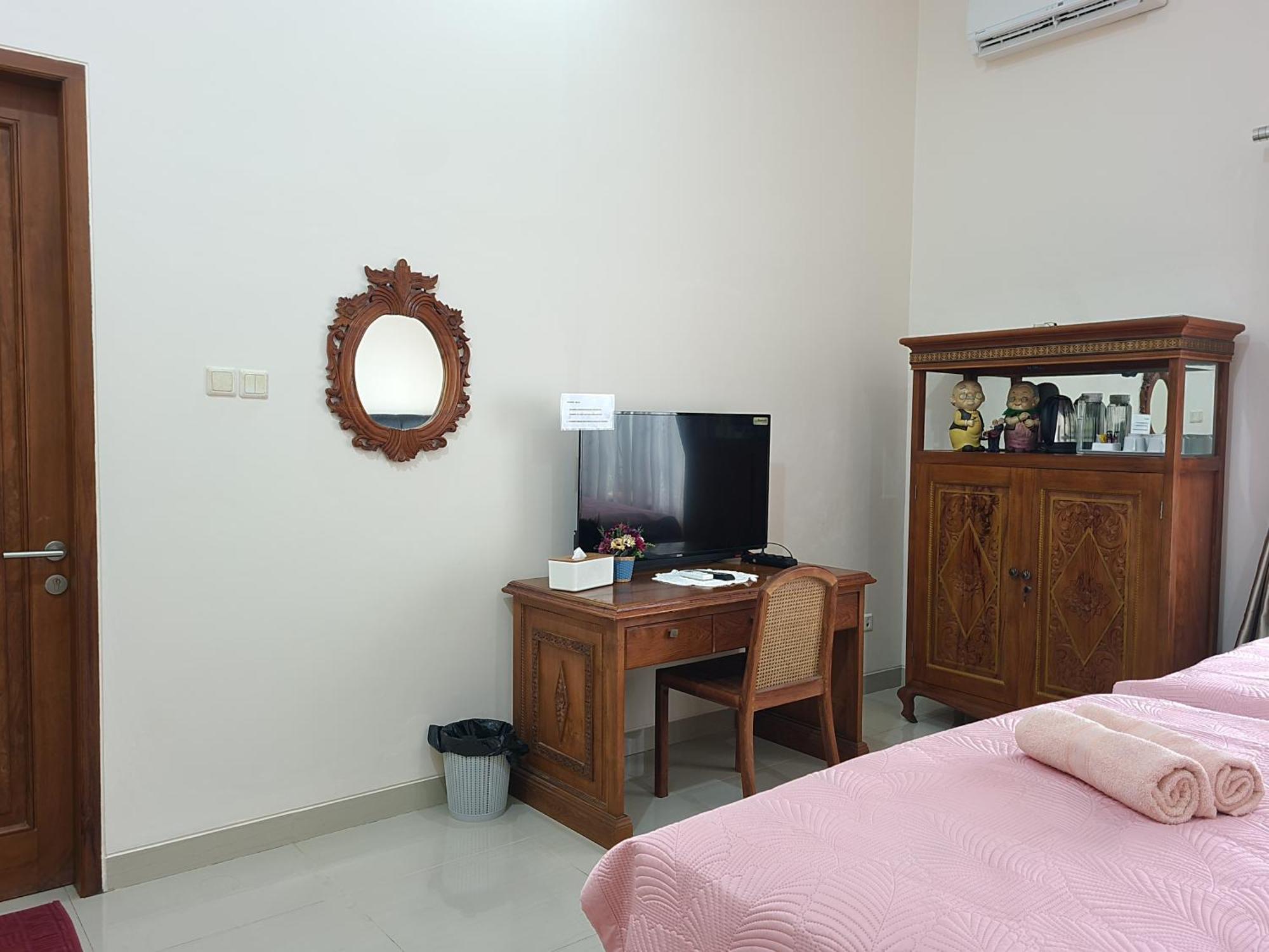 Ndalem Suryo Saptono Guest House Tugu Eksteriør bilde