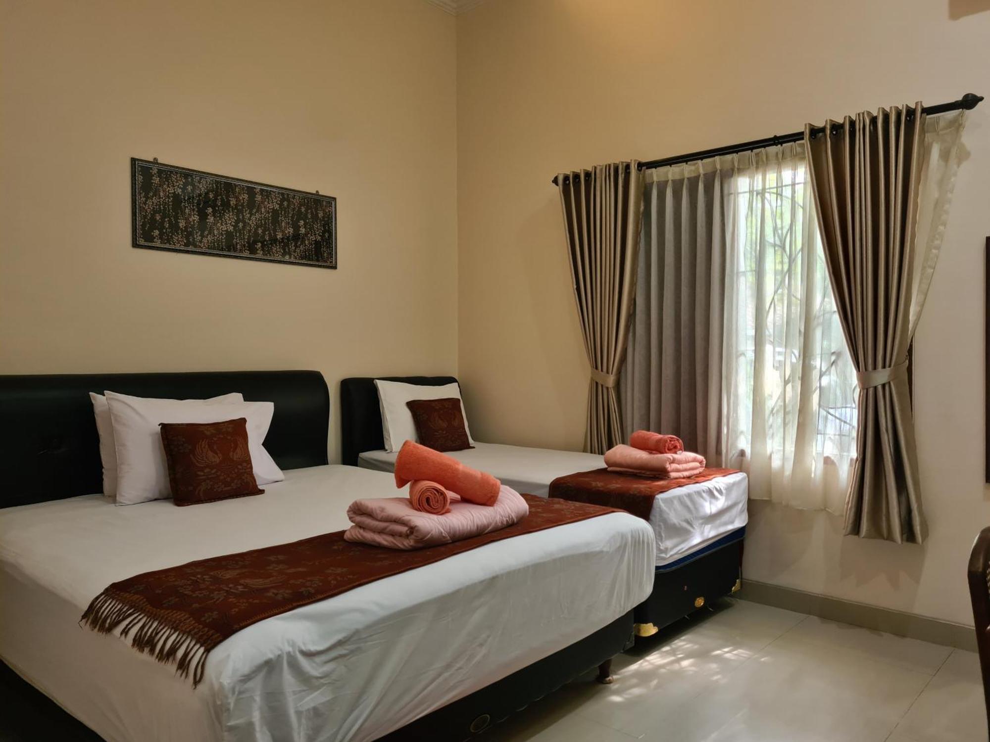 Ndalem Suryo Saptono Guest House Tugu Eksteriør bilde